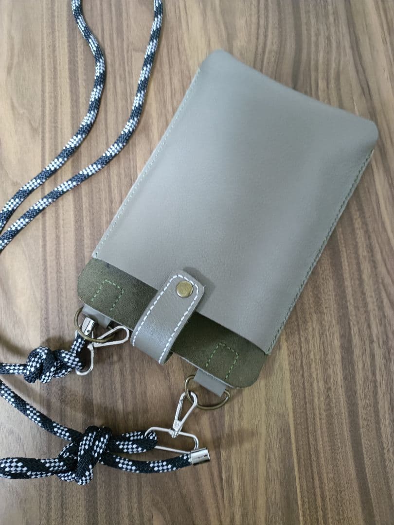 ポシェット　サコッシュ　ボディバッグ　ヌメ革　手縫い　新品