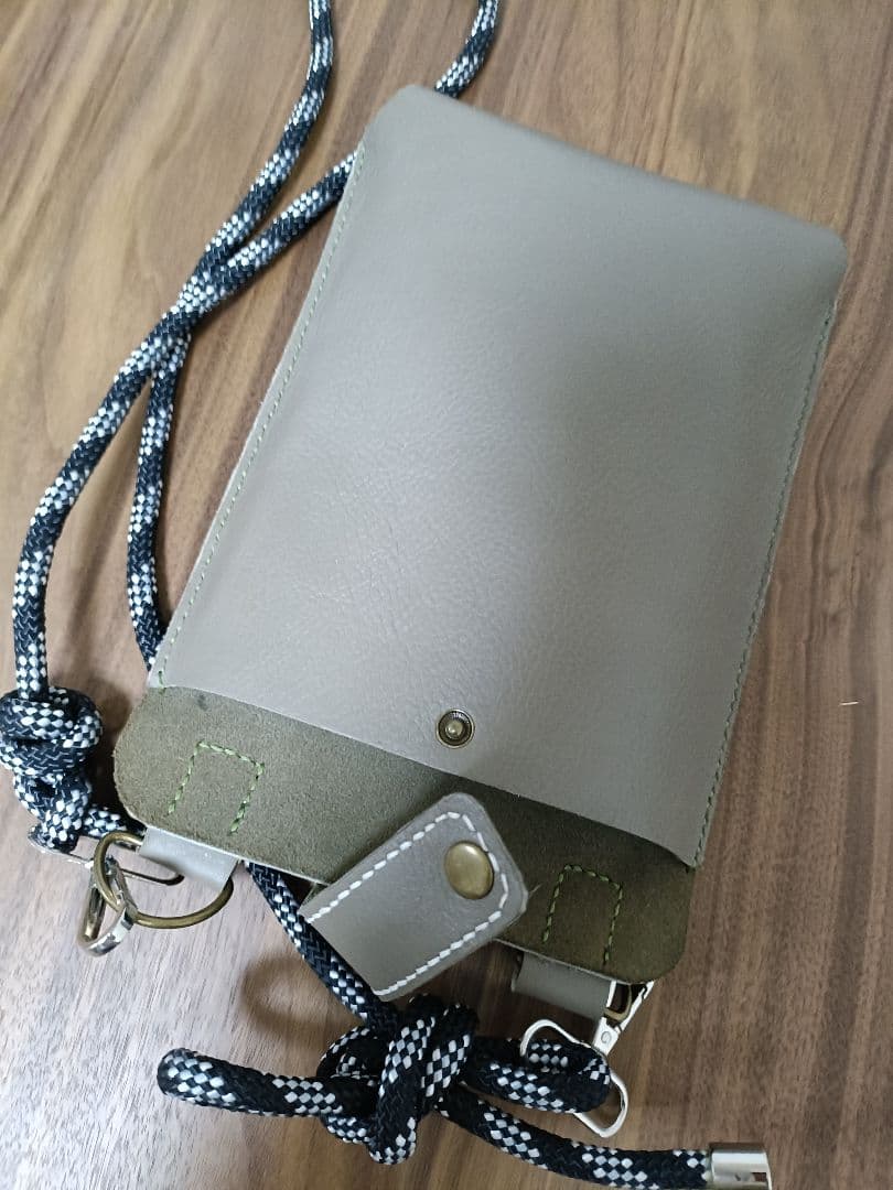 ポシェット　サコッシュ　ボディバッグ　ヌメ革　手縫い　新品