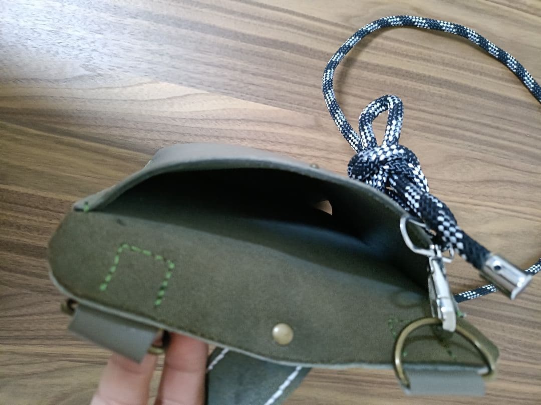 ポシェット　サコッシュ　ボディバッグ　ヌメ革　手縫い　新品