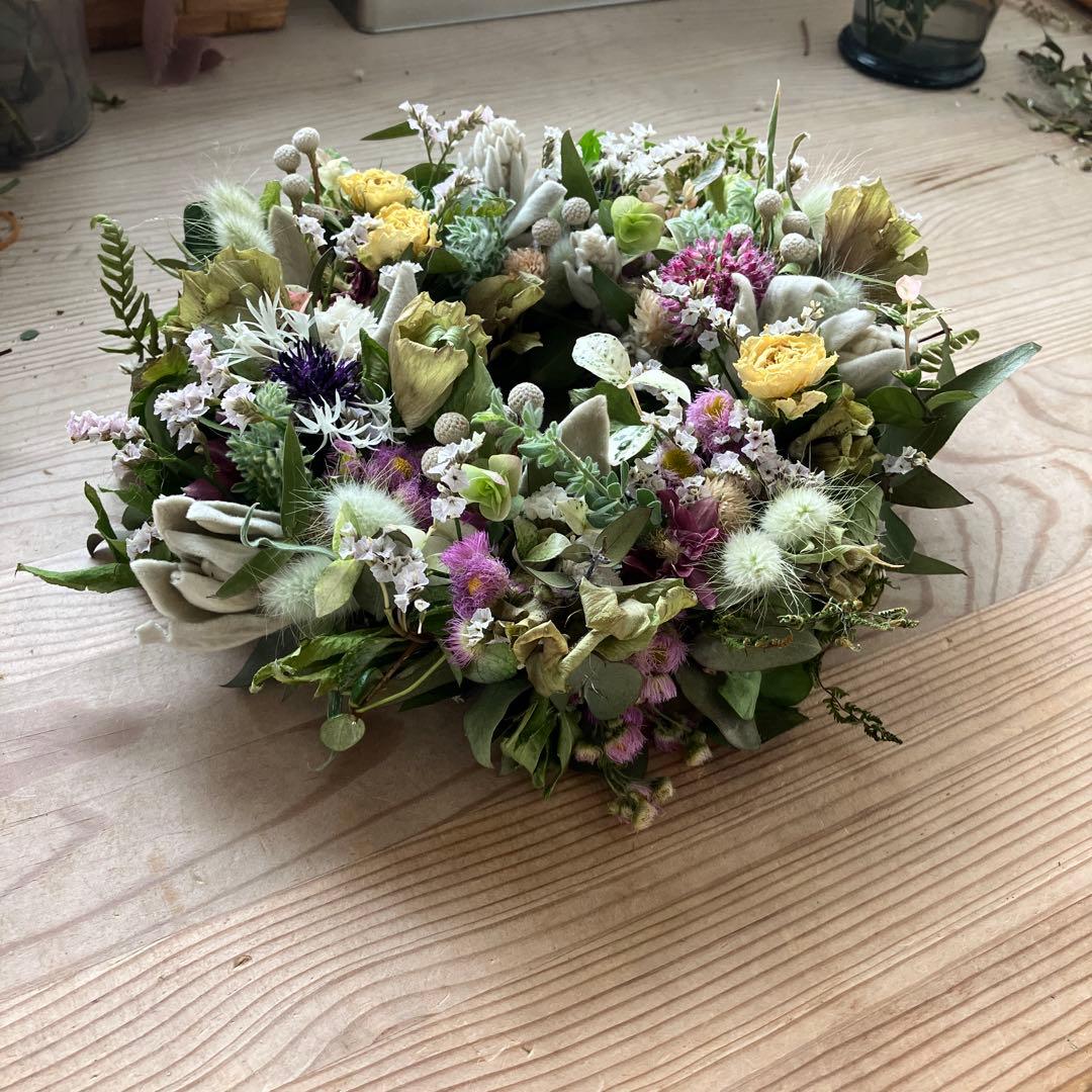 新緑のグリーンリース　バラ　クリスマスローズ　ドライフラワー