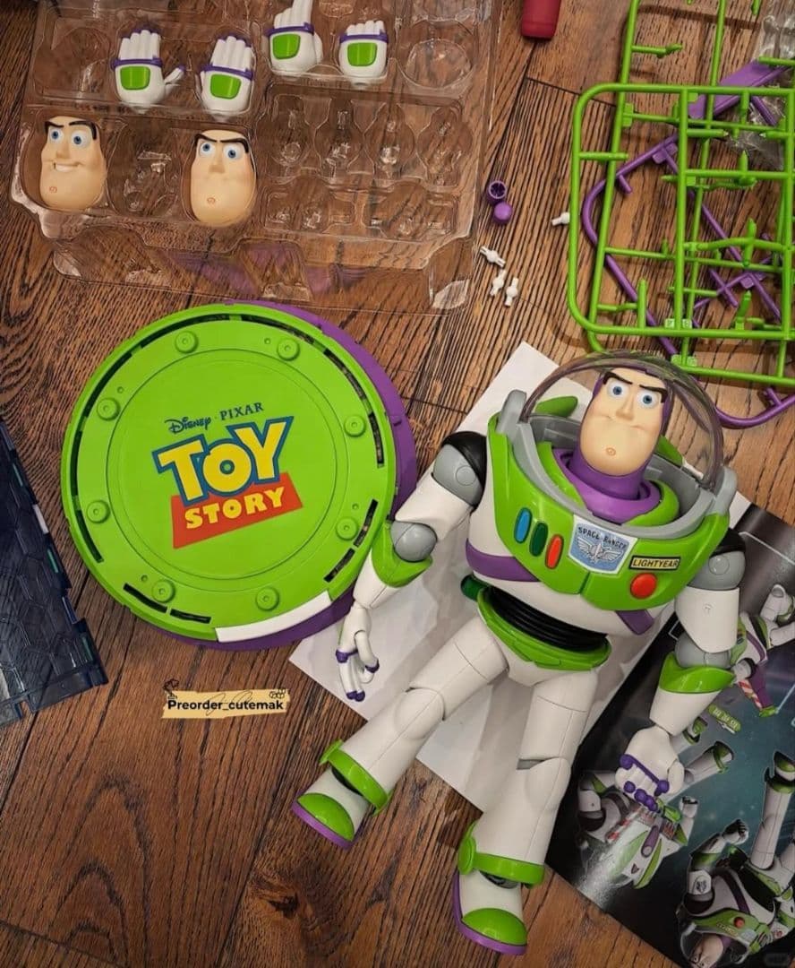 n*n様 トイストーリー　 バズ・ライトイヤー 等身大スペースレンジャー 組み立