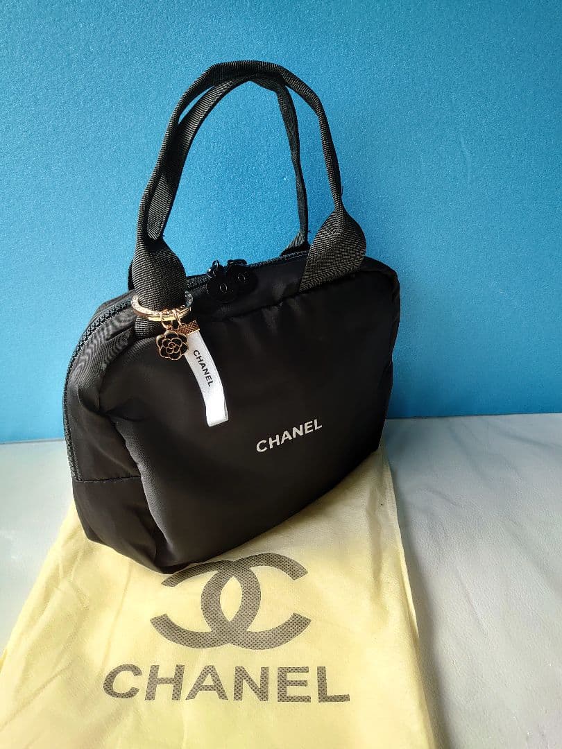 CHANEL　ノベルティ　ジッパー可愛いココマーク 　ブラックバッグ　チャーム付