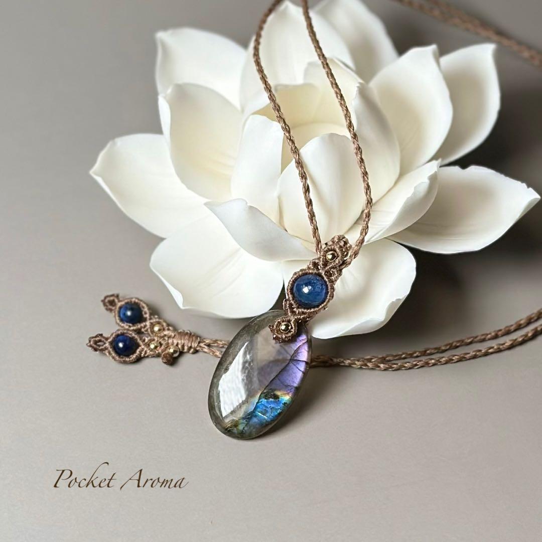 『紫蒼詩』パープルラブラドライトとカイヤナイトのマクラメペンダントネックレス