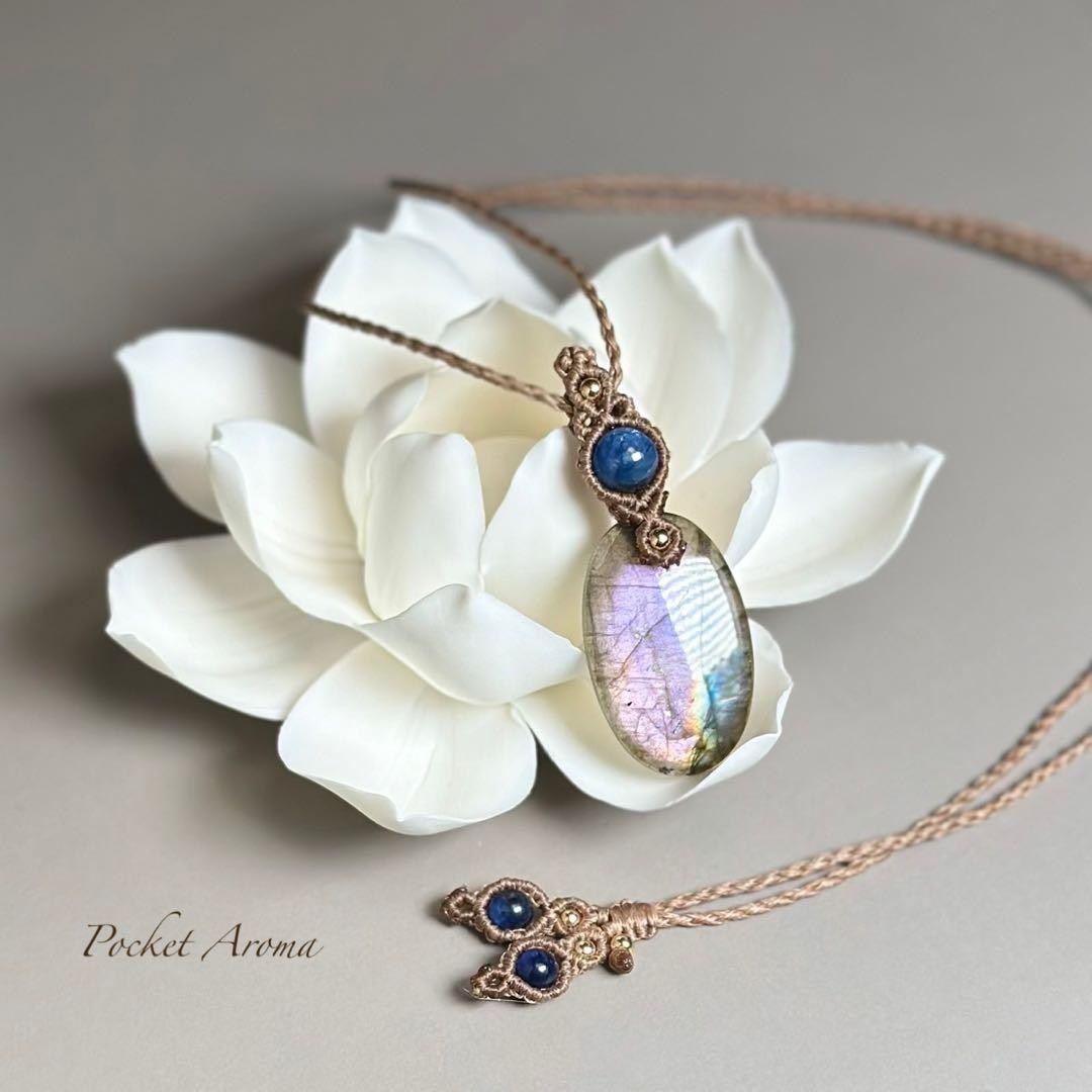 『紫蒼詩』パープルラブラドライトとカイヤナイトのマクラメペンダントネックレス