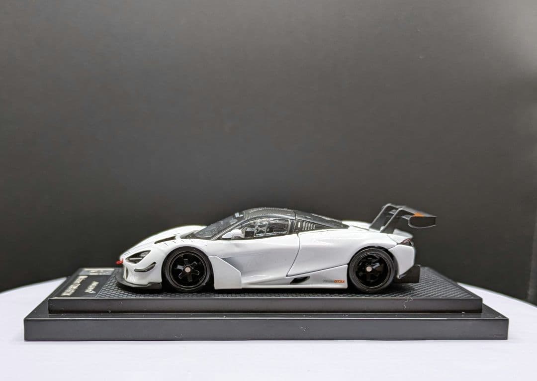 1/64マクラーレン 720S GT3X＆ピットクルーフィギュア