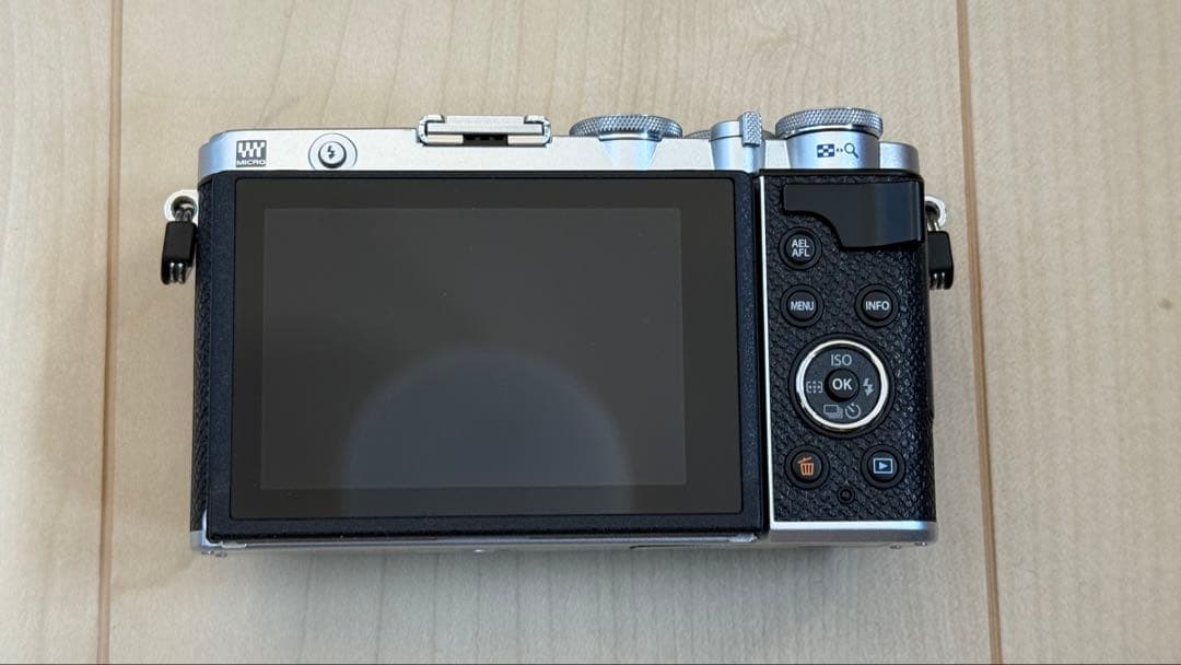 PEN E-P7 ボディ（シルバー）　新品未使用