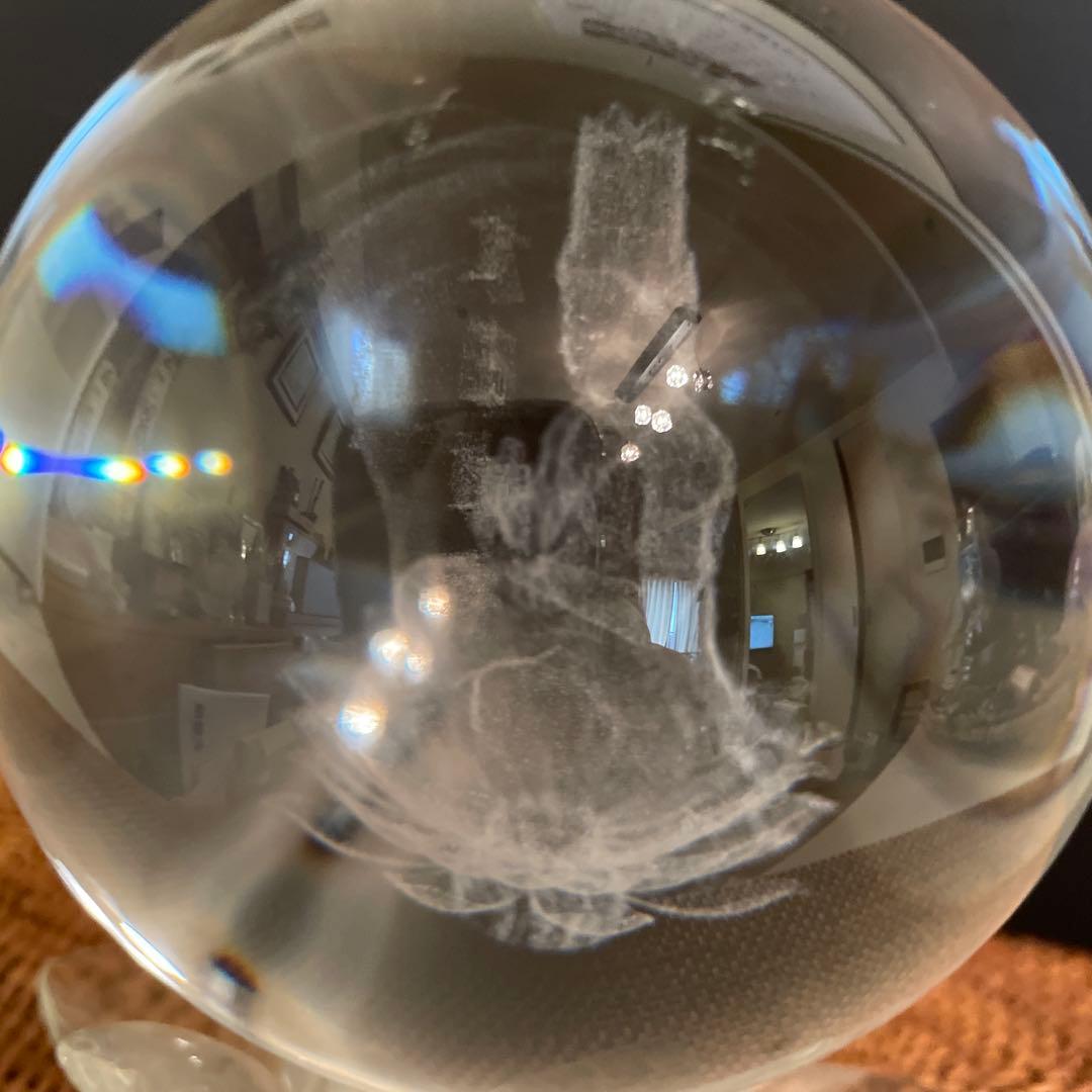 大玉水晶　大日如来　レーザー彫　台座付き