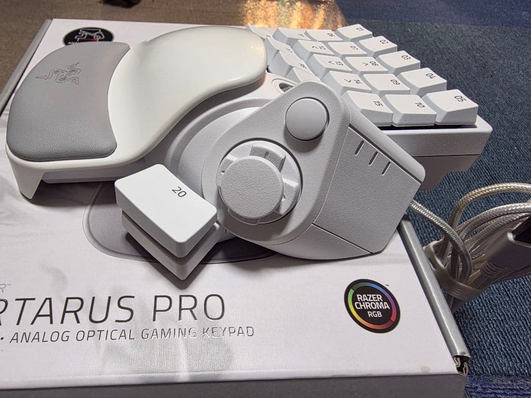 PC用ゲームコントローラー・コンバーター Razer TARTARUS PRO Mercury