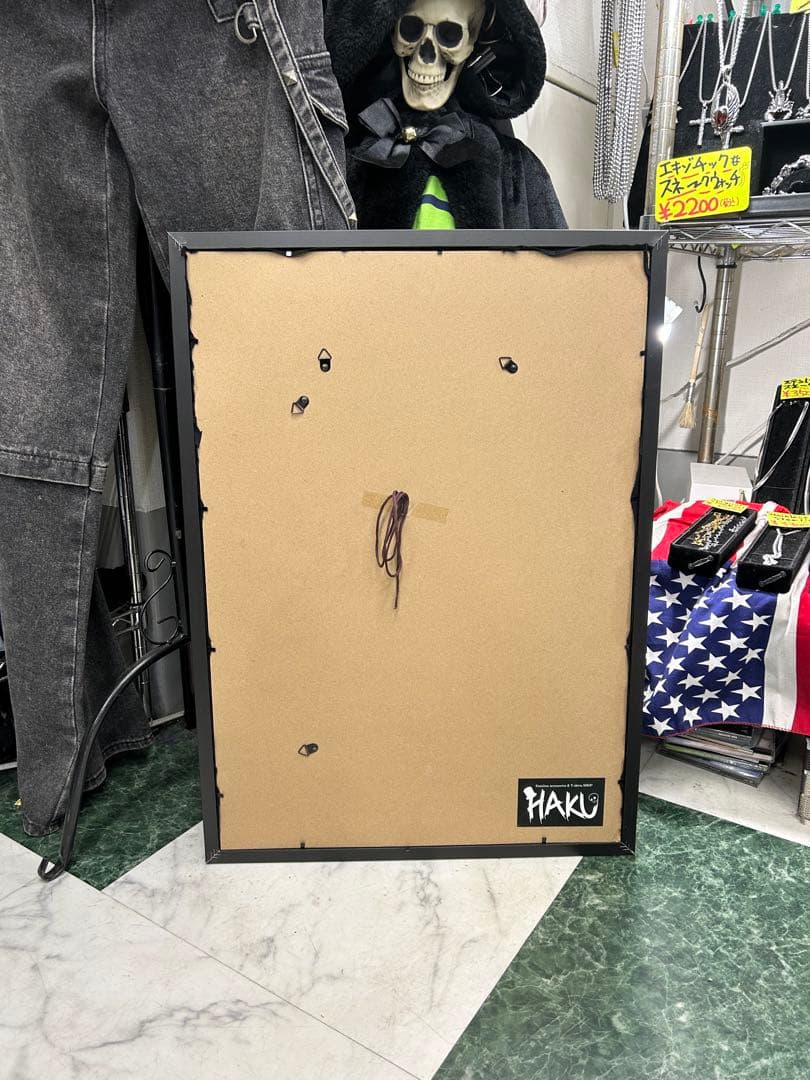 お部屋のインテリアに最適！フレーム付★インパクト大★暗闇で光る和彫猫★A2サイズ