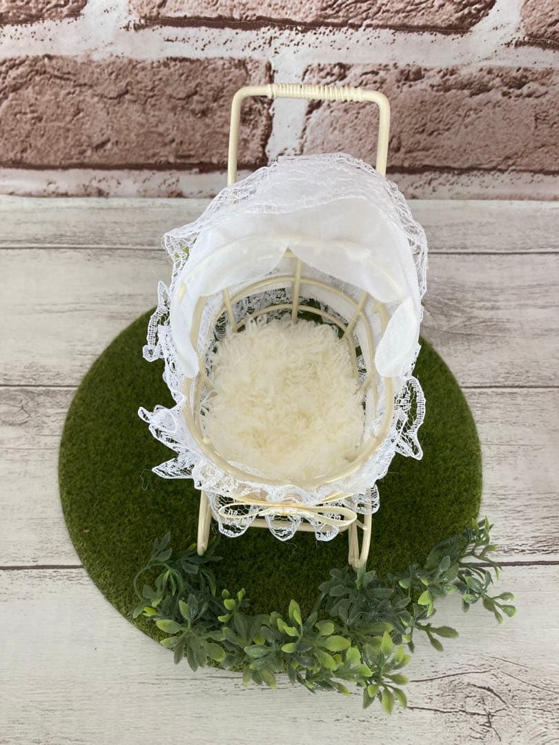 羊毛フェルト　ペットカートに乗るわんこ