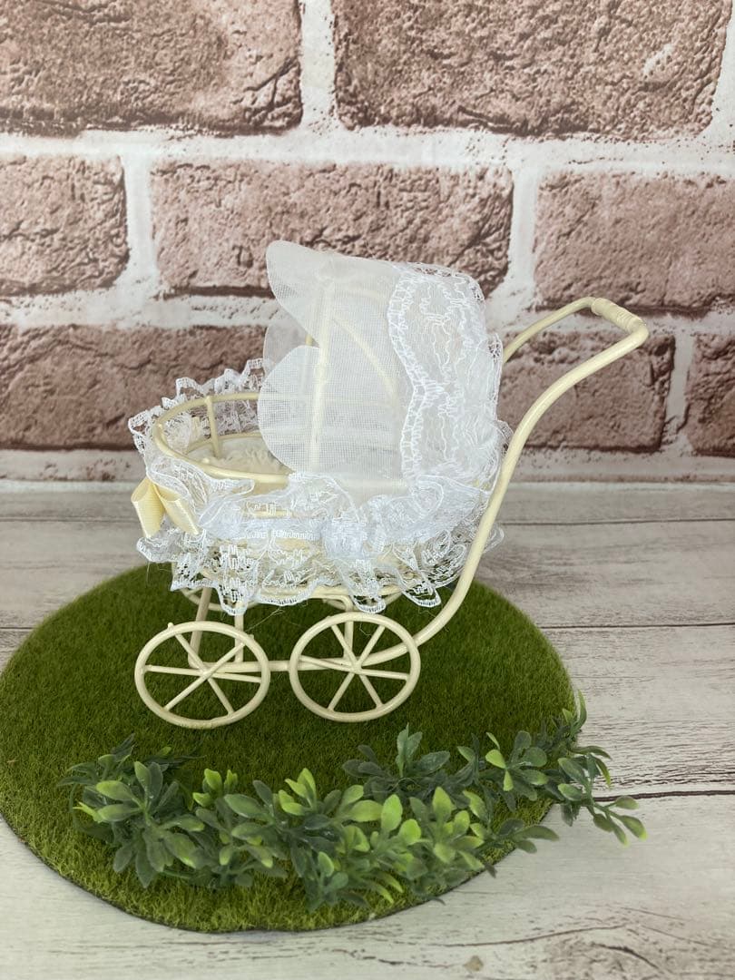 羊毛フェルト　ペットカートに乗るわんこ