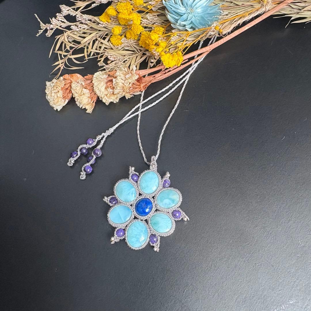 (さかい)小粒ラリマー×ラピスラズリ×チャロアイトのマクラメネックレス