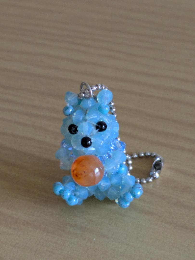 ビーズ クマさん　約　2.5センチ✕1.7センチ