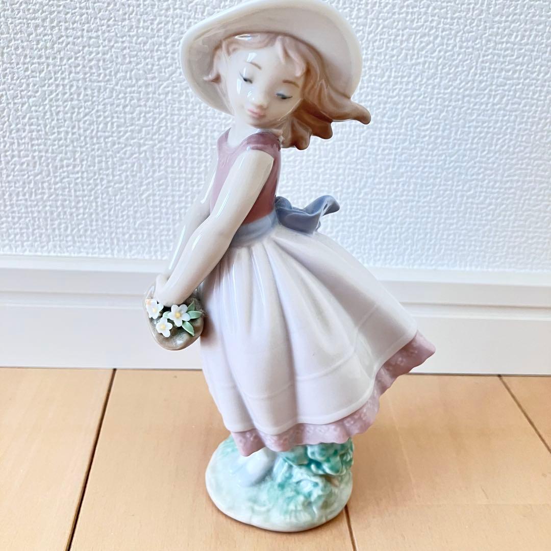 リヤドロ　LLADRO ユートピアコレクション 花の小径 8246
