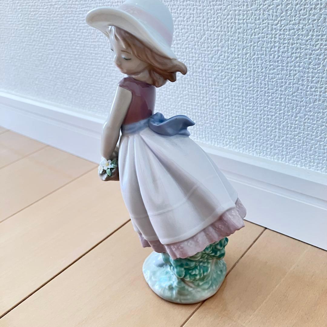 リヤドロ　LLADRO ユートピアコレクション 花の小径 8246