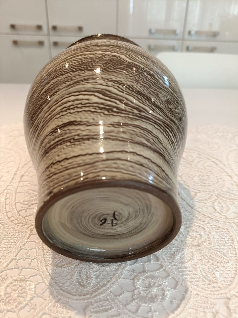 未使用臥牛釜 横縞模様が特徴の中型花瓶