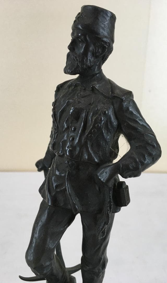 ヒラリー卿？[軍服の登山家・作者不詳・ブロンズ製]／エレベスト