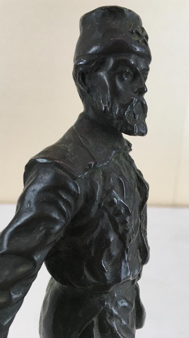 ヒラリー卿？[軍服の登山家・作者不詳・ブロンズ製]／エレベスト