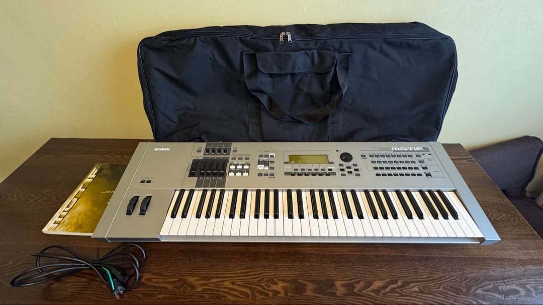 【Yamaha MOTIF 6】シンセサイザー 61鍵 中古美品