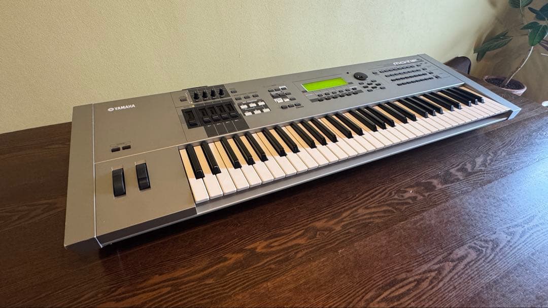 【Yamaha MOTIF 6】シンセサイザー 61鍵 中古美品