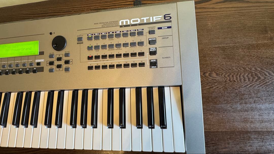 【Yamaha MOTIF 6】シンセサイザー 61鍵 中古美品