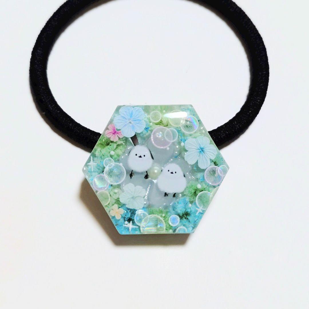 No.638　レジン ヘアゴム キーホルダー ピンバッジ シマエナガフラワー