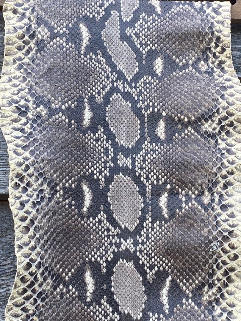 ダイヤモンドパイソン　超特大。316cm 希少　艶消　ヘビ革　⑧