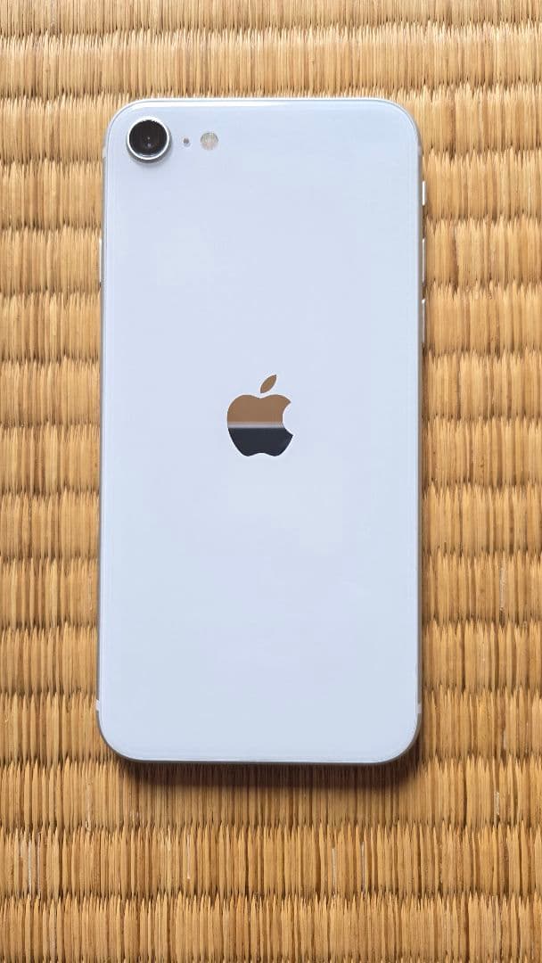 iPhoneSE2 64GB ホワイト SIMフリー バッテリー82%