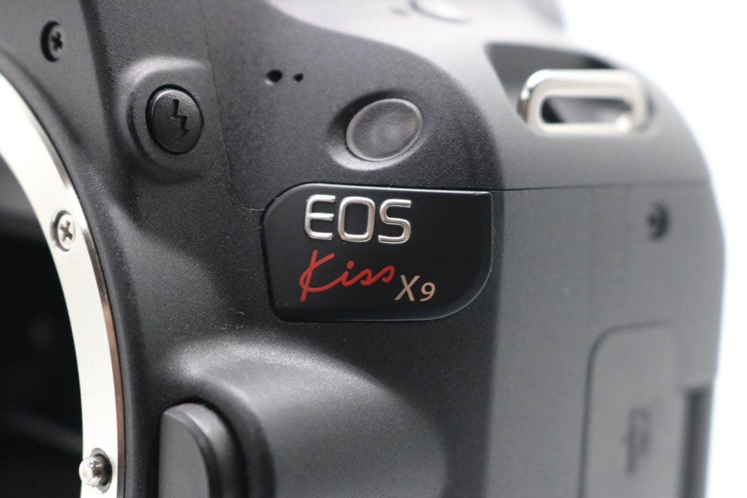 美品 【Canon EOS Kiss X9 ダブルレンズセット】 Wi-Fi搭載