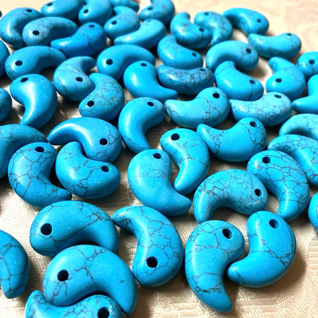 【ハウライト青】勾玉 天然石 まとめ売り パワーストーン 61個