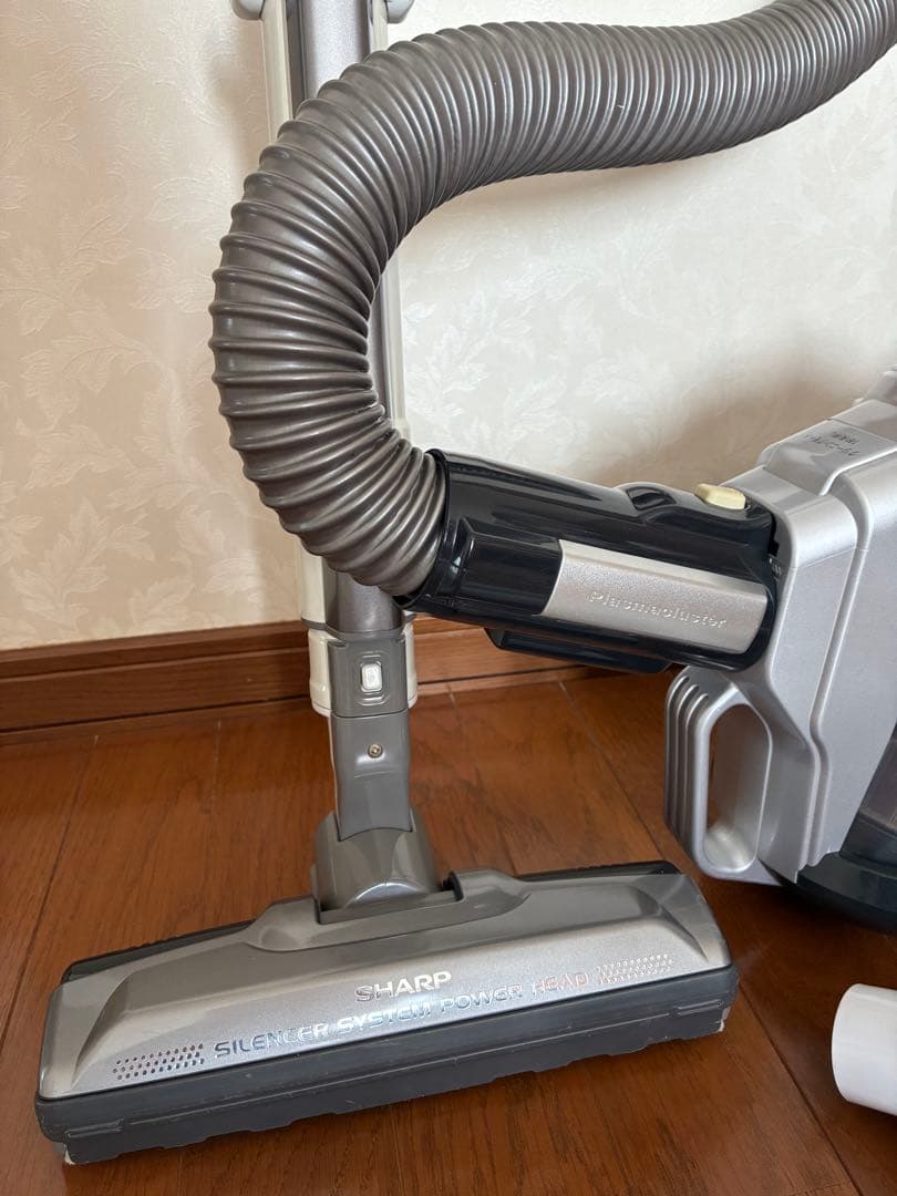 SHARP シャープ　サイクロン掃除機 EC-VX210 シルバー