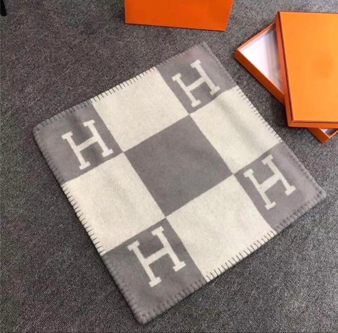 「新品」Hロゴ入り クッションカバー 45×45 グレー