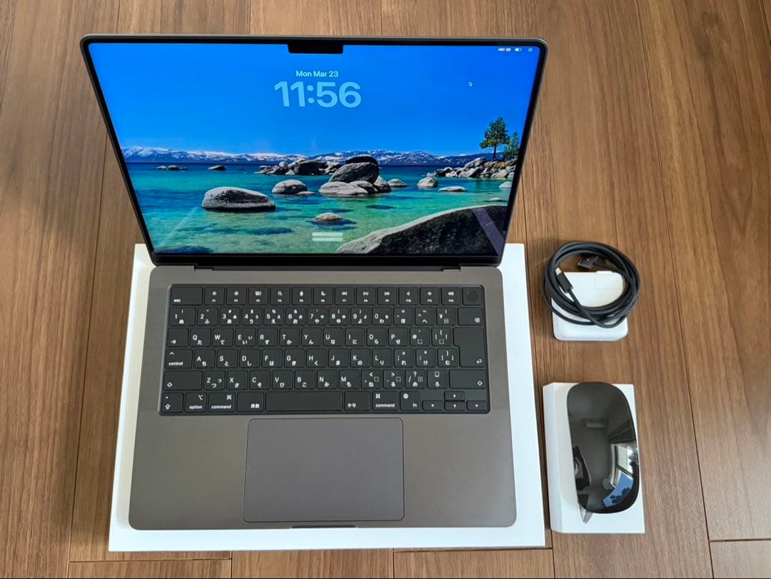 MacBook Pro 14インチ（M4 Pro）+ Magic Mouse