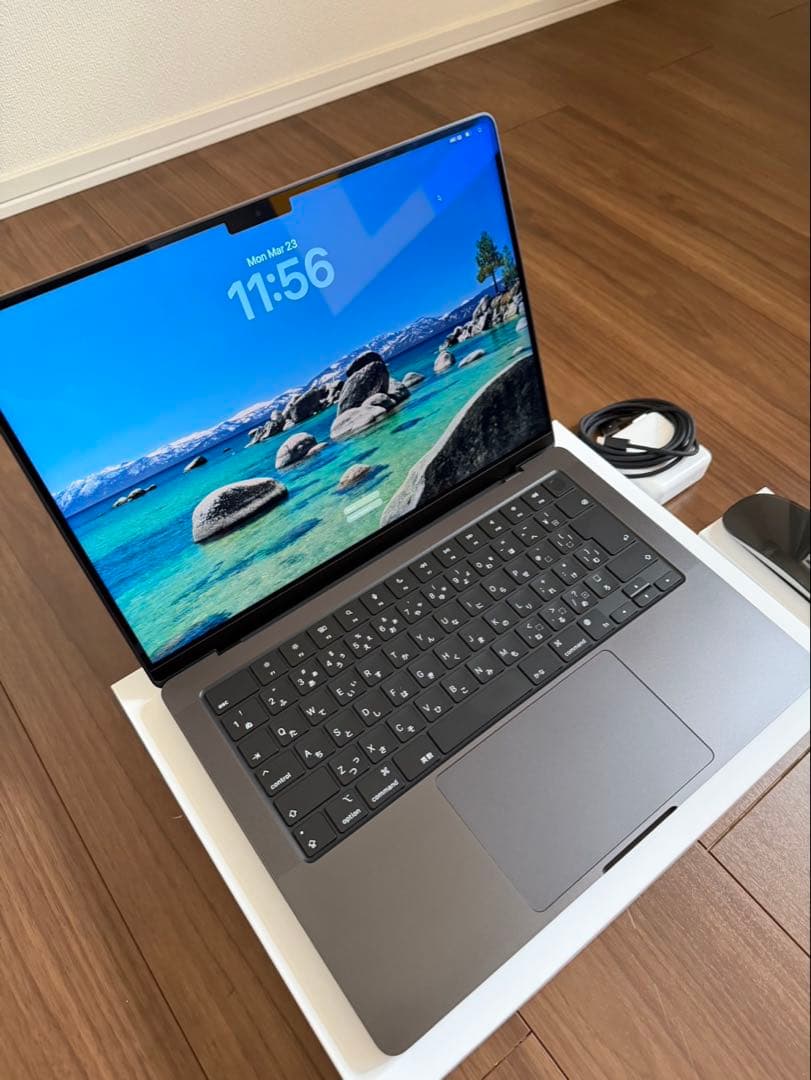 MacBook Pro 14インチ（M4 Pro）+ Magic Mouse