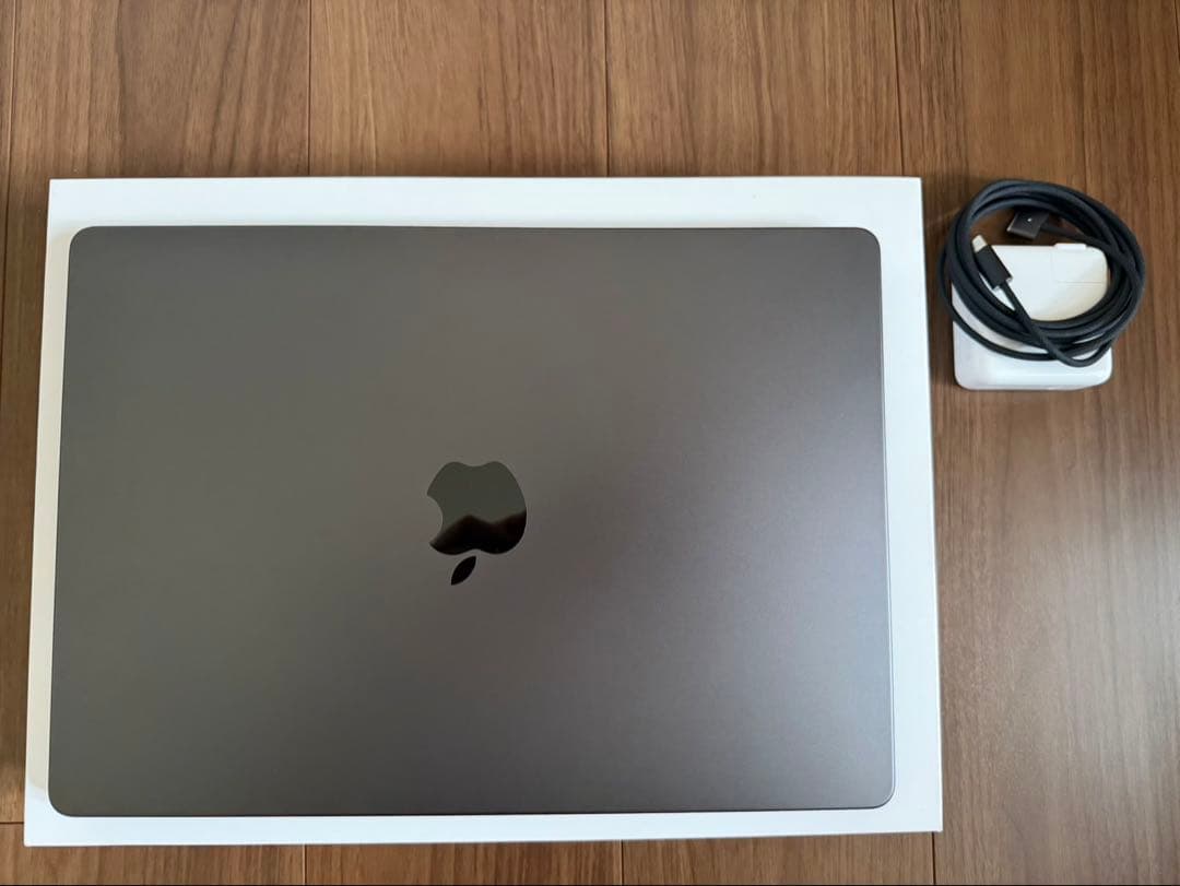 MacBook Pro 14インチ（M4 Pro）+ Magic Mouse
