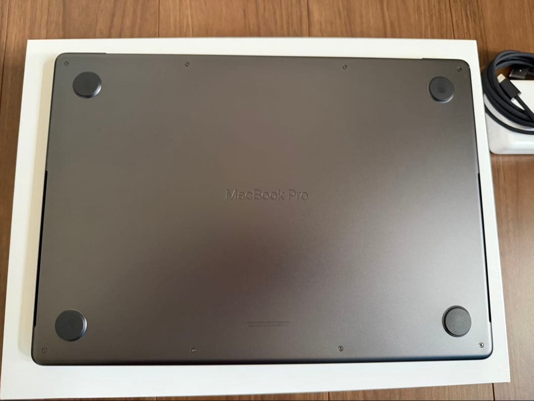 MacBook Pro 14インチ（M4 Pro）+ Magic Mouse