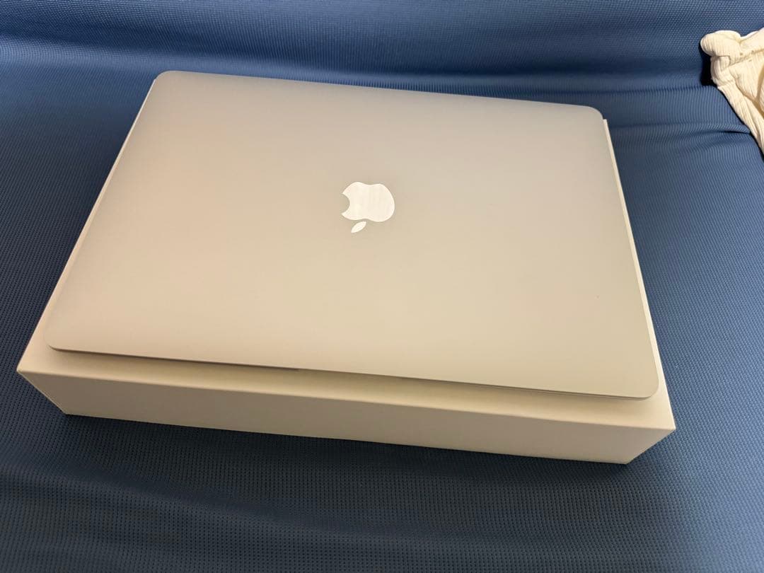 MacBook Air (M1, 2020) 256GB 中古　美品