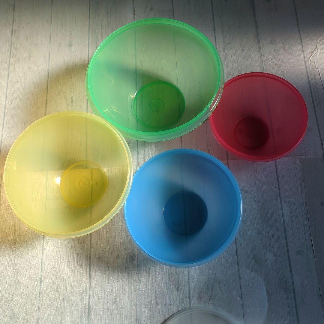 新品Tupperwareボ−ル蓋付き4セット