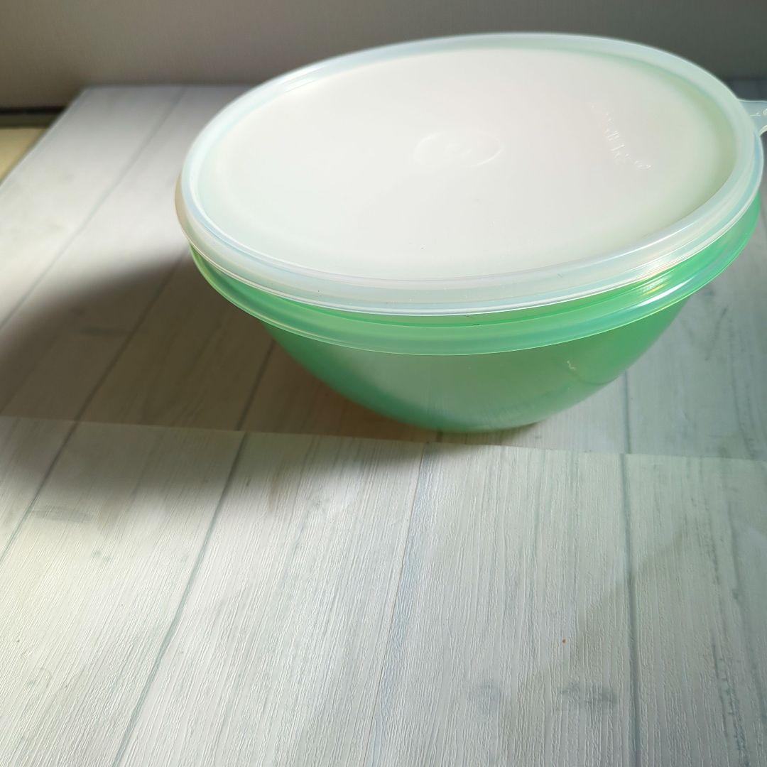 新品Tupperwareボ−ル蓋付き4セット