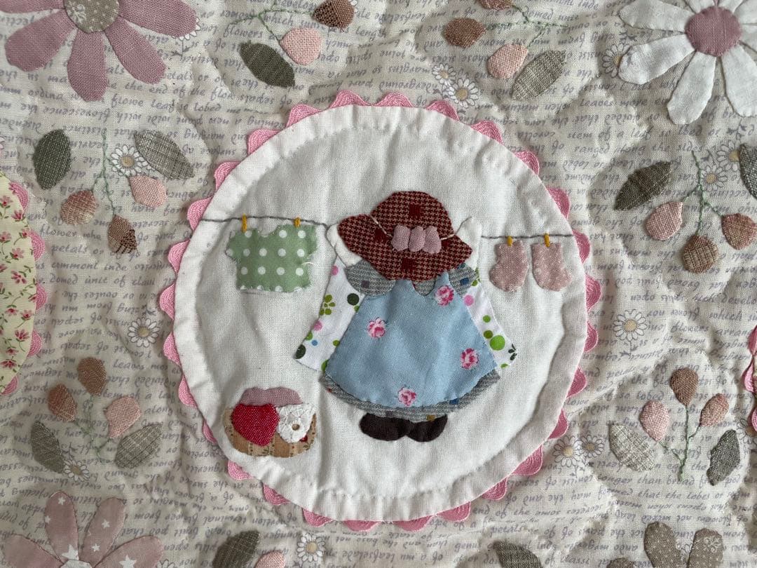 ★スーちゃんとお花のタペストリー★ハンドメイド・パッチワーク