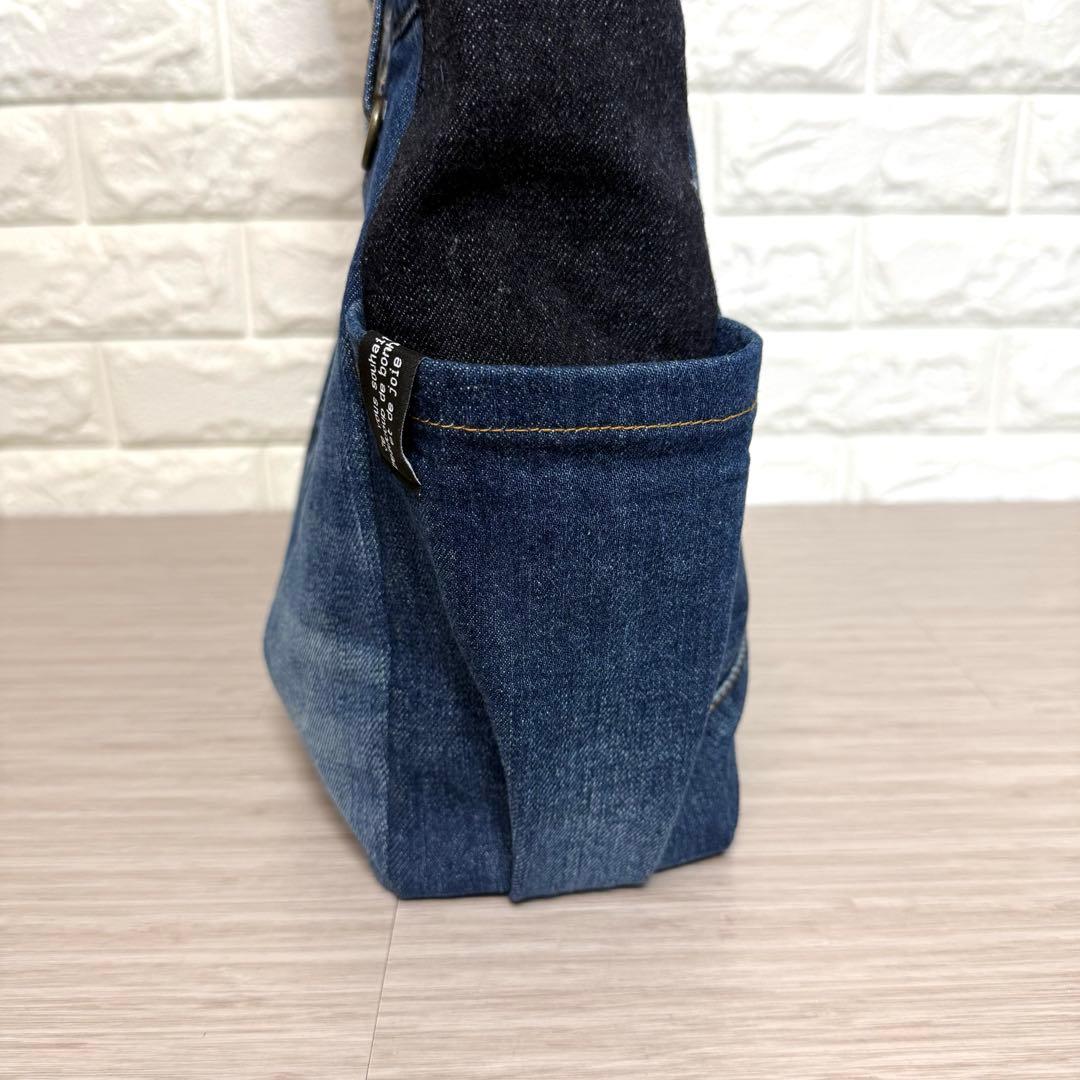 ファスナー付き 大きめ トートバッグ　デニムリメイクバッグ　リメイクデニム