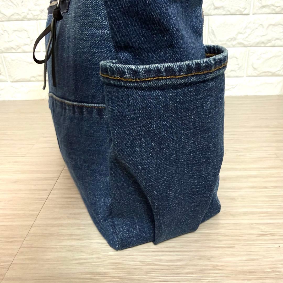 ファスナー付き 大きめ トートバッグ　デニムリメイクバッグ　リメイクデニム