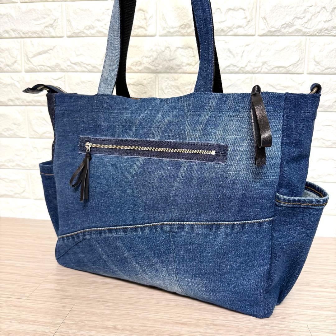 ファスナー付き 大きめ トートバッグ　デニムリメイクバッグ　リメイクデニム