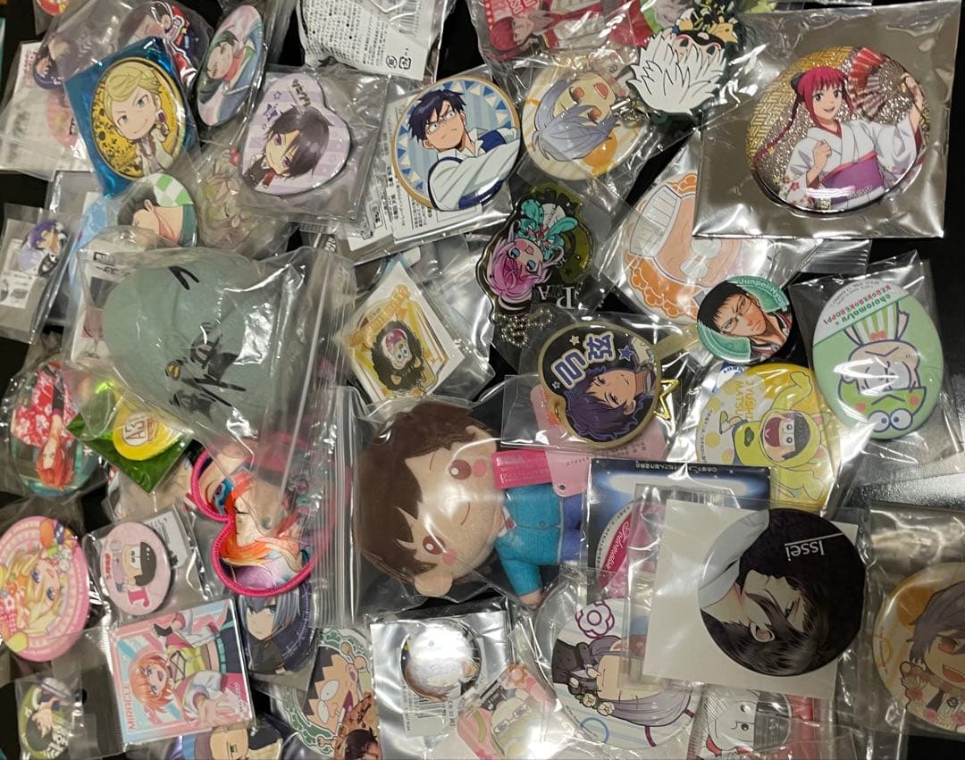 ③アニメグッズ大量セット100点 缶バッジ アクキー