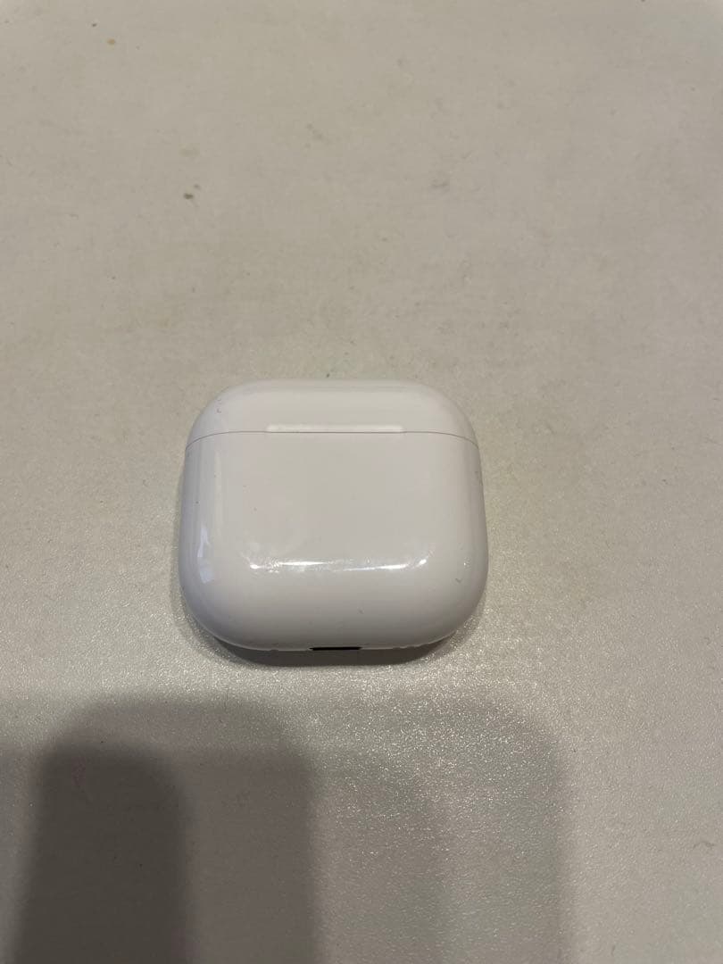 Airpods 第4世代　ノイキャンあり　充電ケース【イヤホン無し】A3059