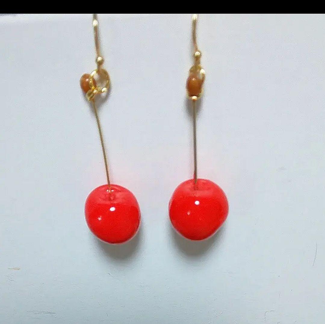【590】さくらんぼのピアス／イヤリング／樹脂粘土