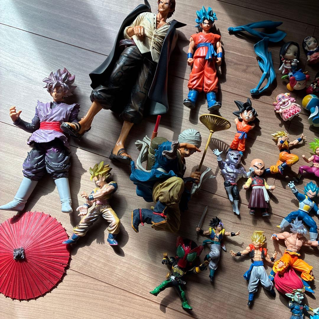 フィギュア　まとめ売り　ガチャガチャ　ドラゴンボール　ワンピース等　100体以上