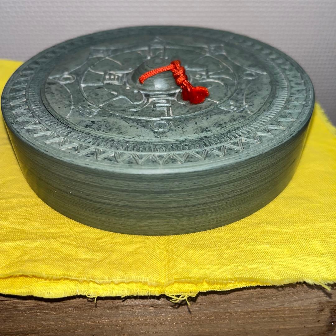 ⭕️楽渓硯　製硯者不特定　雨端古鏡紋硯　雨宮静軒の同一作品が別掲示　超絶技巧　蓋付