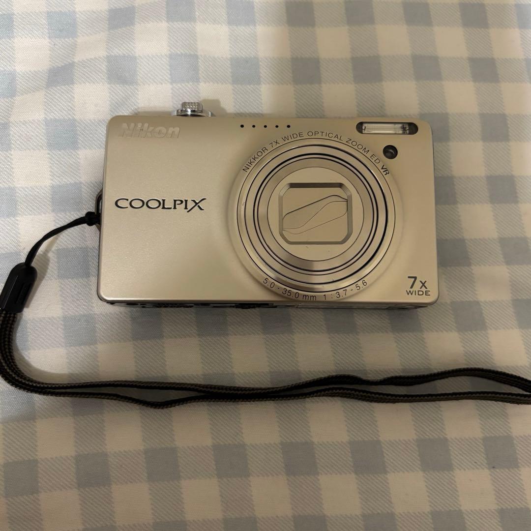 NIKON COOLPIX S6000 デジカメ　ジャンク品