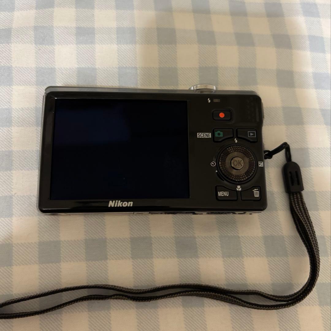 NIKON COOLPIX S6000 デジカメ　ジャンク品